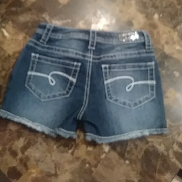 Kids shorts - Picture 2 of 4
